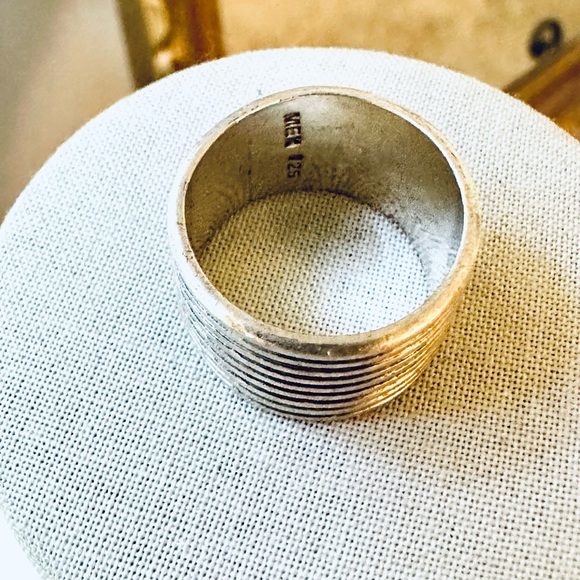 Vintage Silver Wide Ring - Picture 4 of 8